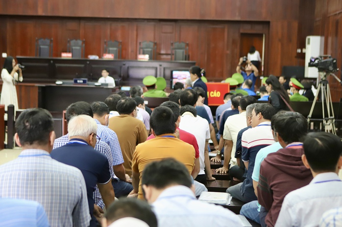 Nộp thêm tiền khắc phục hậu quả, nhiều bị cáo vụ đăng kiểm được đề nghị giảm án- Ảnh 2. Nộp thêm tiền khắc phục hậu quả, nhiều bị cáo vụ đăng kiểm được đề nghị giảm án- Ảnh 2.