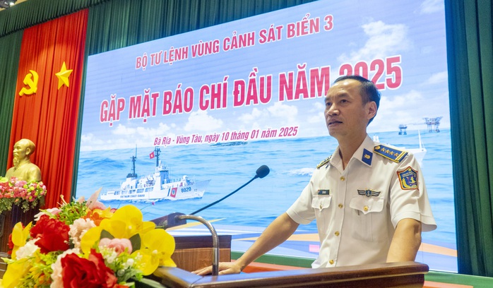 Báo Người Lao Động tặng 2.000 lá cờ Tổ quốc cho Vùng Cảnh sát biển 3- Ảnh 1. Báo Người Lao Động tặng 2.000 lá cờ Tổ quốc cho Vùng Cảnh sát biển 3- Ảnh 1.