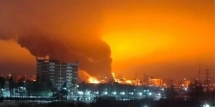 Ukraine tập kích hàng loạt khu vực của Nga trong đêm- Ảnh 1. Ukraine tập kích hàng loạt khu vực của Nga trong đêm- Ảnh 1.