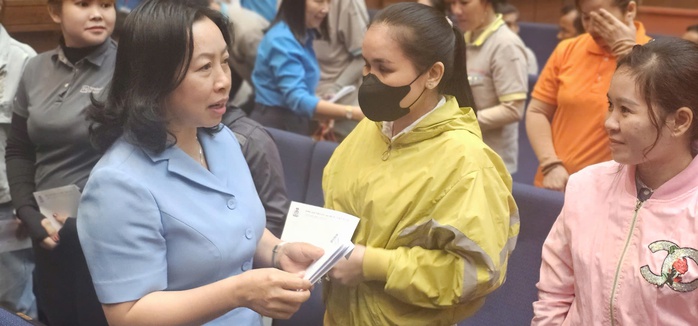 Phó Thủ tướng Trần Hồng Hà tặng quà Tết tại tỉnh Bình Dương- Ảnh 4. Phó Thủ tướng Trần Hồng Hà tặng quà Tết tại tỉnh Bình Dương- Ảnh 4.
