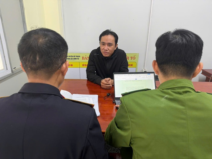Quảng Bình: Bắt ông Trương Văn Bắt liên quan đến lừa đảo "chạy án"- Ảnh 1. Quảng Bình: Bắt ông Trương Văn Bắt liên quan đến lừa đảo "chạy án"- Ảnh 1.