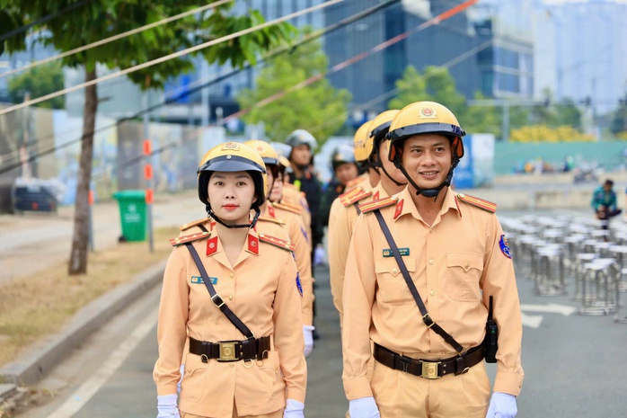 Tết Ất Tỵ 2025: TP HCM hạ quyết tâm giữ giao thông an toàn- Ảnh 3. Tết Ất Tỵ 2025: TP HCM hạ quyết tâm giữ giao thông an toàn- Ảnh 3.