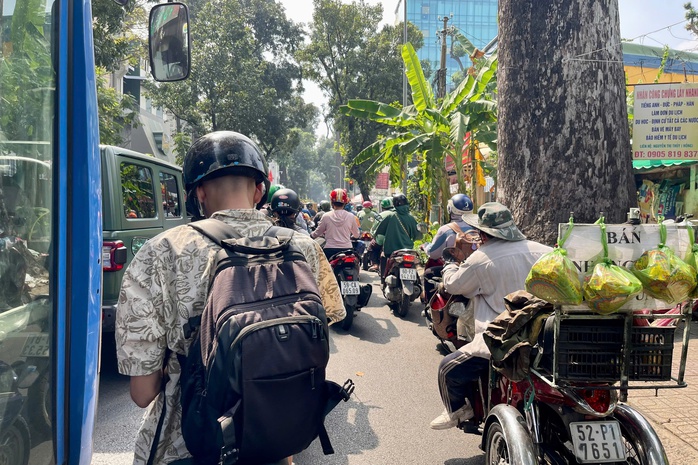 Mấy ngày nay, trung tâm TP HCM ùn ứ nghiêm trọng- Ảnh 7. Mấy ngày nay, trung tâm TP HCM ùn ứ nghiêm trọng- Ảnh 7.