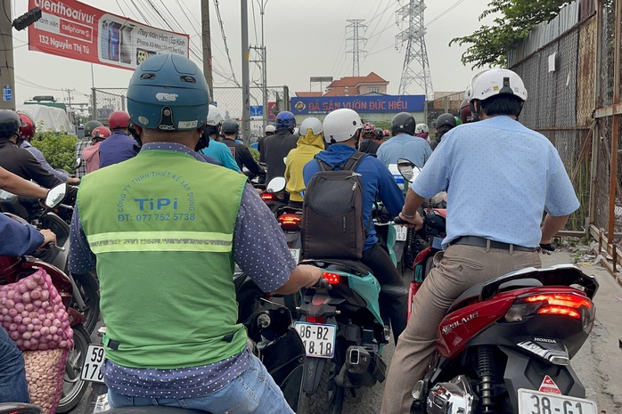Mấy ngày nay, trung tâm TP HCM ùn ứ nghiêm trọng- Ảnh 3. Mấy ngày nay, trung tâm TP HCM ùn ứ nghiêm trọng- Ảnh 3.