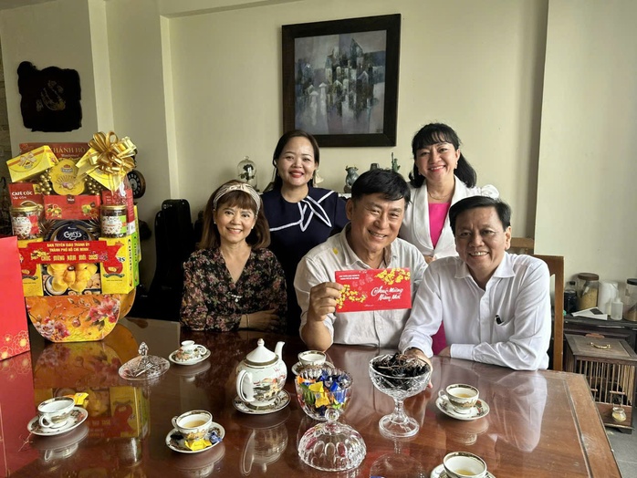 Ban Tuyên giáo Thành ủy TP HCM thăm và chúc Tết văn nghệ sĩ tiêu biểu- Ảnh 4. Ban Tuyên giáo Thành ủy TP HCM thăm và chúc Tết văn nghệ sĩ tiêu biểu- Ảnh 4.