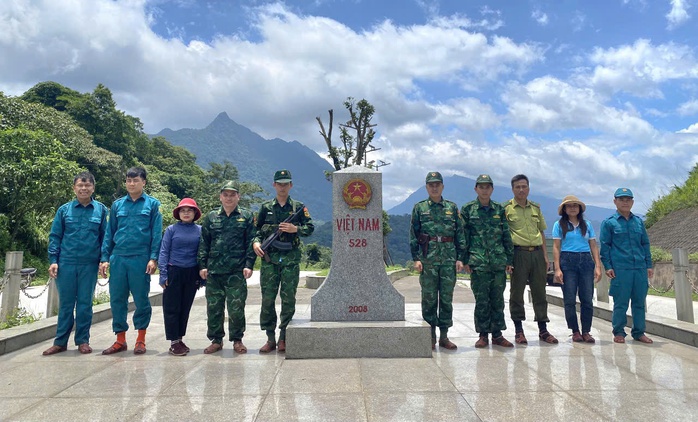 Những "cột mốc sống" trên dãy Trường Sơn- Ảnh 2. Những "cột mốc sống" trên dãy Trường Sơn- Ảnh 2.