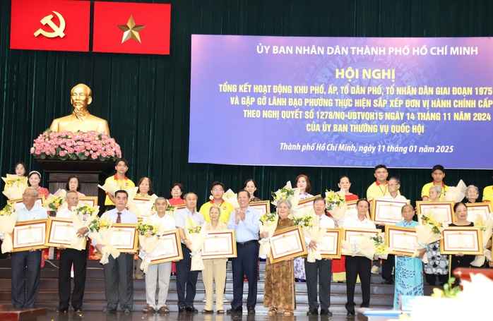 TP HCM: Khó tránh việc bí thư, chủ tịch phường "xuống chức" sau sắp xếp- Ảnh 2.
