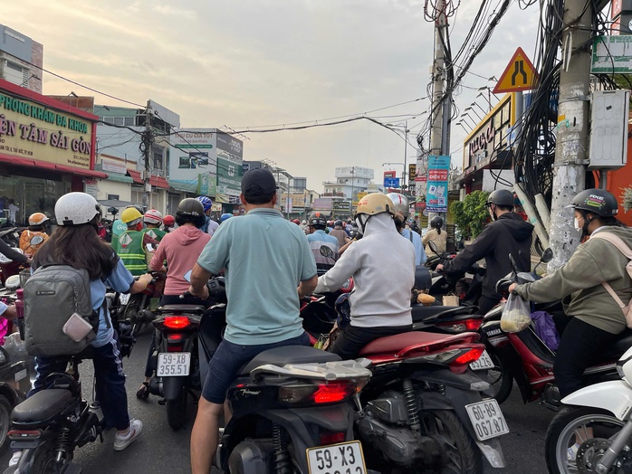 Lời giải cho bài toán chống ùn tắc giao thông ở TP HCM- Ảnh 4. Lời giải cho bài toán chống ùn tắc giao thông ở TP HCM- Ảnh 4.
