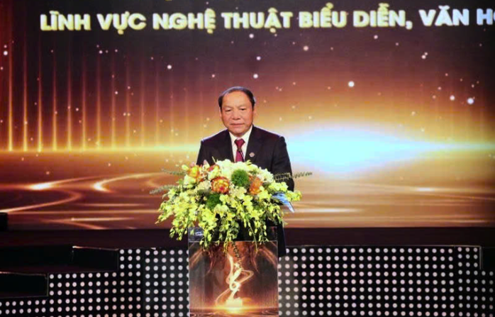 Tùng Dương được Bộ VH-TT-DL vinh danh "Ca sĩ nổi bật năm 2024"- Ảnh 1. Tùng Dương được Bộ VH-TT-DL vinh danh "Ca sĩ nổi bật năm 2024"- Ảnh 1.