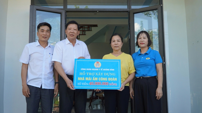 Nhiều đoàn viên - lao động nghèo đã có căn nhà kiên cố sau khi được Công đoàn tỉnh Quảng Bình hỗ trợ Nhiều đoàn viên - lao động nghèo đã có căn nhà kiên cố sau khi được Công đoàn tỉnh Quảng Bình hỗ trợ