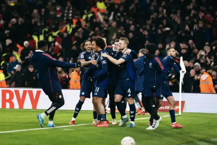 Thủ thành Bayindir hóa người hùng, Man United loại Arsenal sau loạt 11 m- Ảnh 7. Thủ thành Bayindir hóa người hùng, Man United loại Arsenal sau loạt 11 m- Ảnh 7.