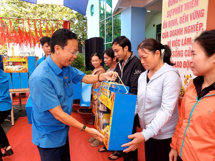 Nhiều hoạt động vui Xuân, đón Tết thiết thực, ý nghĩa cho CNVC-LĐ- Ảnh 4. Nhiều hoạt động vui Xuân, đón Tết thiết thực, ý nghĩa cho CNVC-LĐ- Ảnh 4.