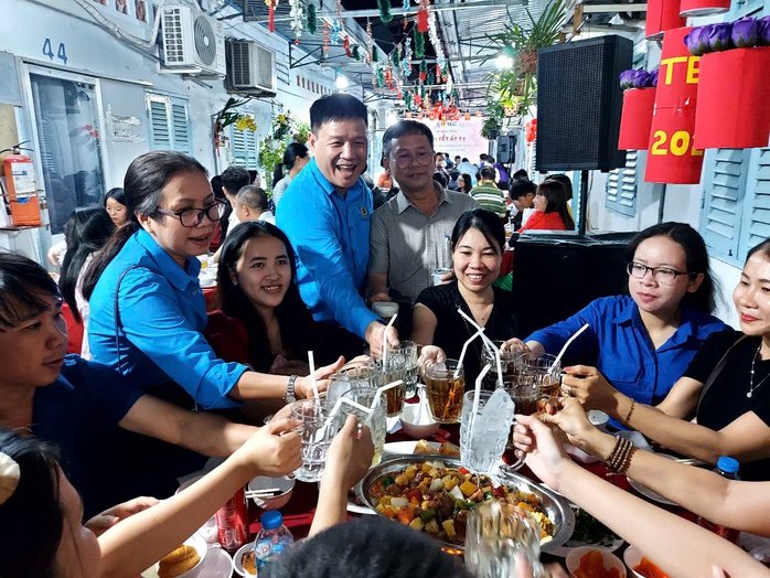 Nhiều hoạt động vui Xuân, đón Tết thiết thực, ý nghĩa cho CNVC-LĐ- Ảnh 5. Nhiều hoạt động vui Xuân, đón Tết thiết thực, ý nghĩa cho CNVC-LĐ- Ảnh 5.