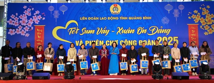 Hơn 4,3 tỉ đồng lan tỏa yêu thương đến với người lao động nghèo ở Quảng Bình- Ảnh 1. Hơn 4,3 tỉ đồng lan tỏa yêu thương đến với người lao động nghèo ở Quảng Bình- Ảnh 1.