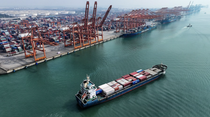 Một tàu container khởi hành từ cảng TP Khâm Châu, khu tự trị dân tộc Choang, Quảng Tây - Trung Quốc Ảnh: TÂN HOA XÃ Một tàu container khởi hành từ cảng TP Khâm Châu, khu tự trị dân tộc Choang, Quảng Tây - Trung Quốc Ảnh: TÂN HOA XÃ