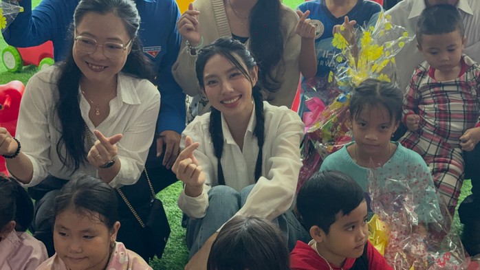 Hoa hậu Thùy Tiên trao tặng sân chơi và quà Tết cho trẻ em tại các tỉnh miền Tây. (Ảnh do nhân vật cung cấp) Hoa hậu Thùy Tiên trao tặng sân chơi và quà Tết cho trẻ em tại các tỉnh miền Tây. (Ảnh do nhân vật cung cấp)