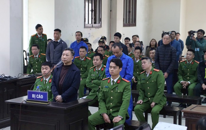 Các bị cáo Lưu Bình Nhưỡng, Lê Thanh Vân lĩnh án- Ảnh 1. Các bị cáo Lưu Bình Nhưỡng, Lê Thanh Vân lĩnh án- Ảnh 1.