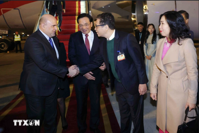Thủ tướng Nga tới Hà Nội, bắt đầu thăm chính thức Việt Nam- Ảnh 1. Thủ tướng Nga tới Hà Nội, bắt đầu thăm chính thức Việt Nam- Ảnh 1.