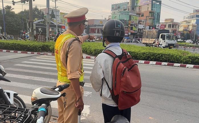 Bình Dương triển khai các giải pháp giảm ùn tắc khi tình hình giao thông đang diễn biến phức tạp - Ảnh 1. Bình Dương triển khai các giải pháp giảm ùn tắc khi tình hình giao thông đang diễn biến phức tạp - Ảnh 1.