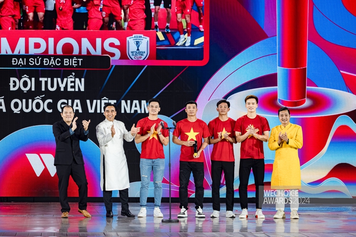 SOOBIN tiếp tục thắng lớn tại "WeChoice Awards 2024"- Ảnh 3. SOOBIN tiếp tục thắng lớn tại "WeChoice Awards 2024"- Ảnh 3.