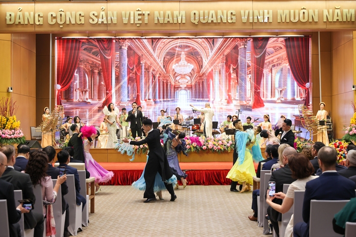 Thủ tướng và Phu nhân chủ trì chiêu đãi các Đại sứ, Trưởng đại diện tổ chức quốc tế- Ảnh 8. Thủ tướng và Phu nhân chủ trì chiêu đãi các Đại sứ, Trưởng đại diện tổ chức quốc tế- Ảnh 8.