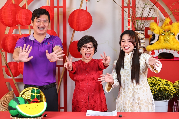 Phi Phụng - Diệp Lê - Đại diện thành đoàn mở màn phiên live Phi Phụng - Diệp Lê - Đại diện thành đoàn mở màn phiên live