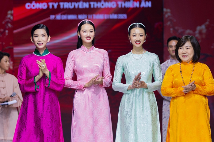 Siêu mẫu Xuân Lan không ngại "xin tiền" góp phần cứu chữa cho bệnh nhi khó khăn- Ảnh 4. Siêu mẫu Xuân Lan không ngại "xin tiền" góp phần cứu chữa cho bệnh nhi khó khăn- Ảnh 4.