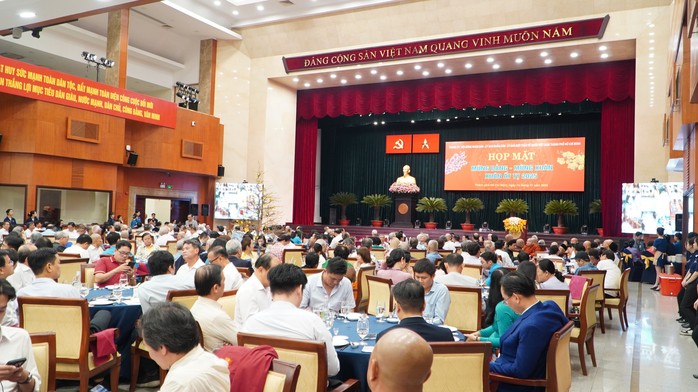 TP HCM họp mặt Mừng Đảng - Mừng Xuân- Ảnh 7. TP HCM họp mặt Mừng Đảng - Mừng Xuân- Ảnh 7.