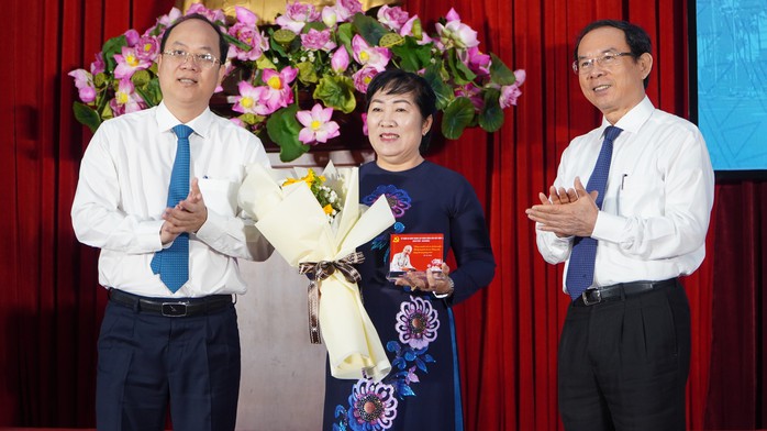 TP HCM biểu dương 186 bí thư chi bộ khu phố, ấp tiêu biểu- Ảnh 2. TP HCM biểu dương 186 bí thư chi bộ khu phố, ấp tiêu biểu- Ảnh 2.