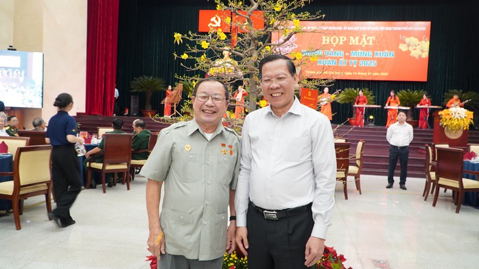 TP HCM họp mặt Mừng Đảng - Mừng Xuân- Ảnh 2. TP HCM họp mặt Mừng Đảng - Mừng Xuân- Ảnh 2.