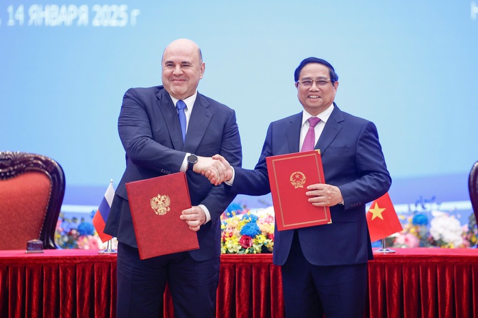 Thủ tướng Phạm Minh Chính và Thủ tướng Nga Mikhail Vladimirovich Mishustin ký Thông cáo chung về kết quả chuyến thăm chính thức Việt Nam của Thủ tướng NgaẢnh: HỮU HƯNG Thủ tướng Phạm Minh Chính và Thủ tướng Nga Mikhail Vladimirovich Mishustin ký Thông cáo chung về kết quả chuyến thăm chính thức Việt Nam của Thủ tướng NgaẢnh: HỮU HƯNG