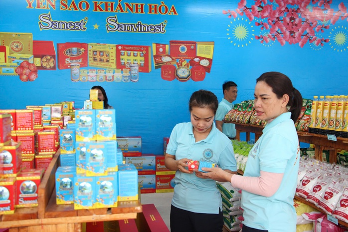 LĐLĐ Khánh Hoà trao 200 suất quà Tết cho đoàn viên, người lao động- Ảnh 3. LĐLĐ Khánh Hoà trao 200 suất quà Tết cho đoàn viên, người lao động- Ảnh 3.