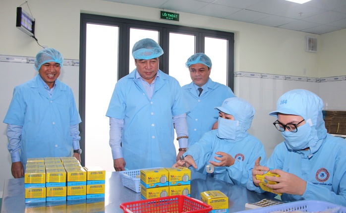LĐLĐ Khánh Hoà trao 200 suất quà Tết cho đoàn viên, người lao động- Ảnh 2. LĐLĐ Khánh Hoà trao 200 suất quà Tết cho đoàn viên, người lao động- Ảnh 2.