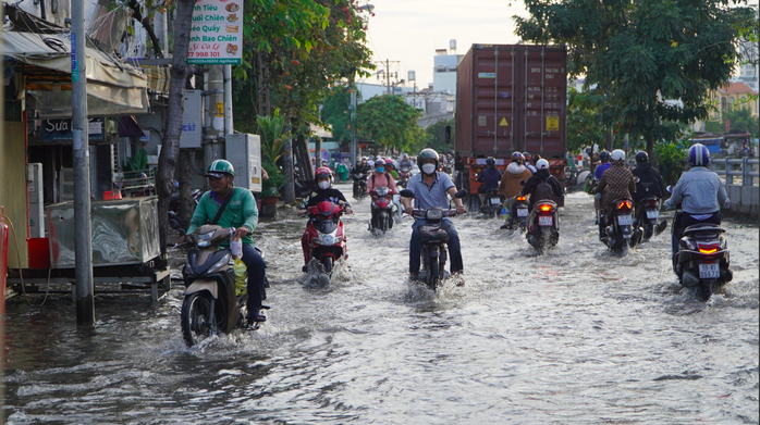 Diễn biến mưa trái mùa và triều cường ở TP HCM từ hôm nay, 14-1- Ảnh 1.