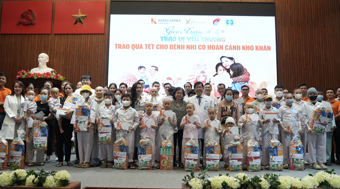 Tặng 250 phần quà Tết cho bệnh nhân có hoàn cảnh khó khăn- Ảnh 6. Tặng 250 phần quà Tết cho bệnh nhân có hoàn cảnh khó khăn- Ảnh 6.