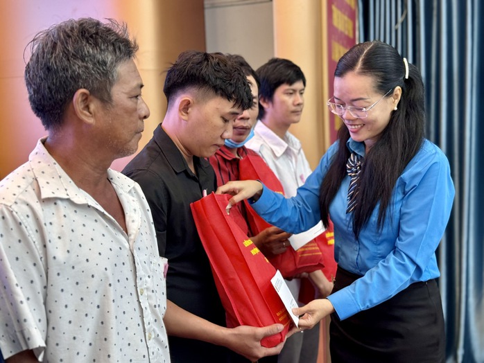 Đồng hành với đoàn viên - lao động- Ảnh 1. Đồng hành với đoàn viên - lao động- Ảnh 1.