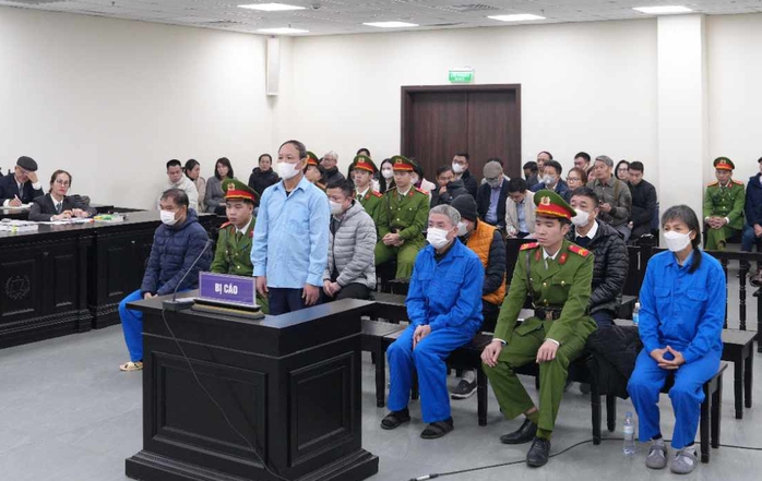 Cựu chủ tịch NXB Giáo dục nói số tiền gần 25 tỉ đồng là doanh nghiệp "tặng" sau khi trúng thầu- Ảnh 1. Cựu chủ tịch NXB Giáo dục nói số tiền gần 25 tỉ đồng là doanh nghiệp "tặng" sau khi trúng thầu- Ảnh 1.