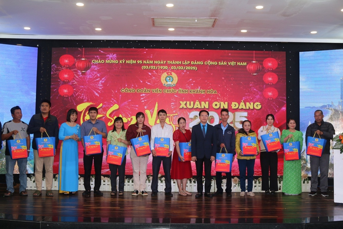 Công đoàn Viên chức Khánh Hòa tổ chức tốt các hoạt động chăm lo người lao động - Ảnh 6. Công đoàn Viên chức Khánh Hòa tổ chức tốt các hoạt động chăm lo người lao động - Ảnh 6.