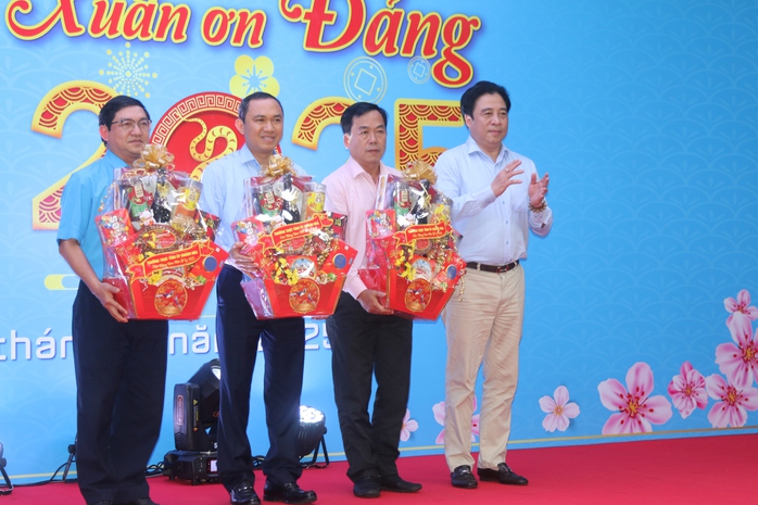 LĐLĐ Khánh Hoà trao 200 suất quà Tết cho đoàn viên, người lao động- Ảnh 1. LĐLĐ Khánh Hoà trao 200 suất quà Tết cho đoàn viên, người lao động- Ảnh 1.