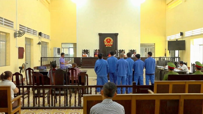 Bất ngờ tại phiên tòa xét xử 2 ngư phủ giết tài công quăng xác xuống biển- Ảnh 1. Bất ngờ tại phiên tòa xét xử 2 ngư phủ giết tài công quăng xác xuống biển- Ảnh 1.