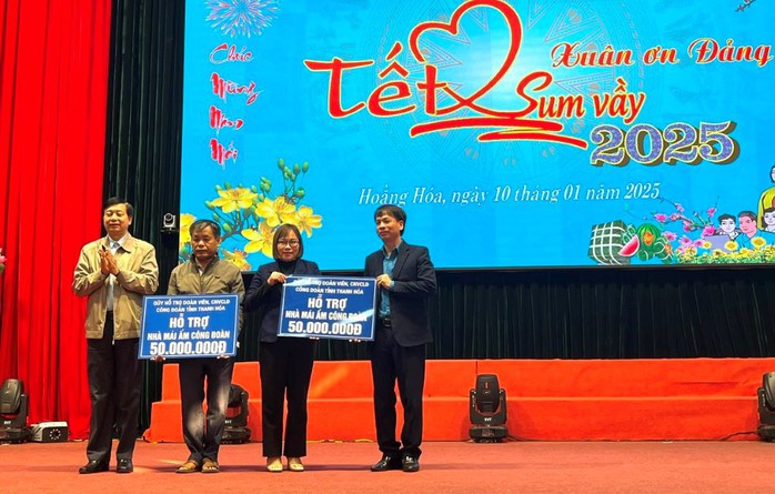 LĐLĐ Thanh Hóa trao hàng trăm phần quà Tết cho CN, NLĐ- Ảnh 4. LĐLĐ Thanh Hóa trao hàng trăm phần quà Tết cho CN, NLĐ- Ảnh 4.
