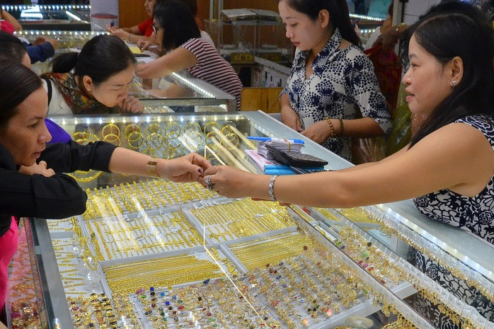 Giá vàng hôm nay, 15-1: Bật tăng do đồng USD giảm giá- Ảnh 1.