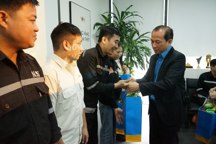LĐLĐ Thanh Hóa trao hàng trăm phần quà Tết cho CN, NLĐ- Ảnh 1. LĐLĐ Thanh Hóa trao hàng trăm phần quà Tết cho CN, NLĐ- Ảnh 1.