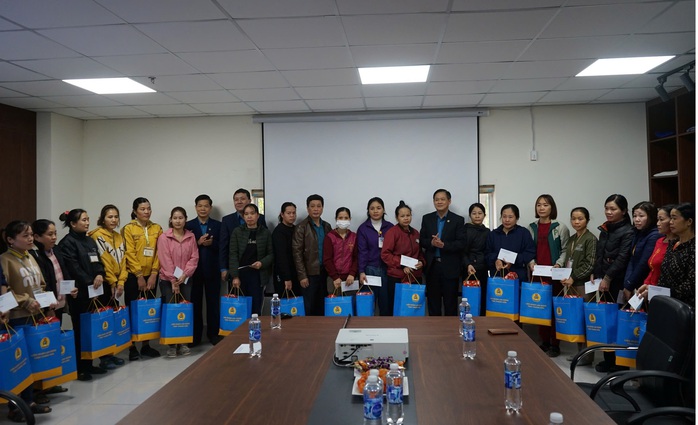 LĐLĐ Thanh Hóa trao hàng trăm phần quà Tết cho CN, NLĐ- Ảnh 3. LĐLĐ Thanh Hóa trao hàng trăm phần quà Tết cho CN, NLĐ- Ảnh 3.