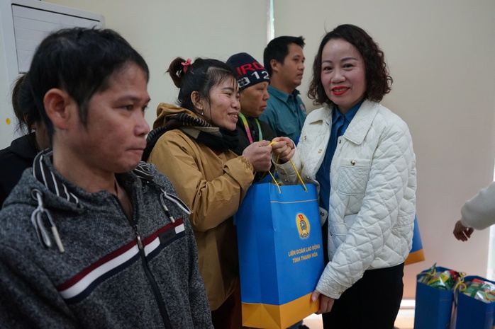 LĐLĐ Thanh Hóa trao hàng trăm phần quà Tết cho CN, NLĐ- Ảnh 2. LĐLĐ Thanh Hóa trao hàng trăm phần quà Tết cho CN, NLĐ- Ảnh 2.