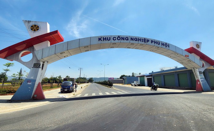 Khu công nghiệp không có khu xử lý nước thải- Ảnh 1. Khu công nghiệp không có khu xử lý nước thải- Ảnh 1.