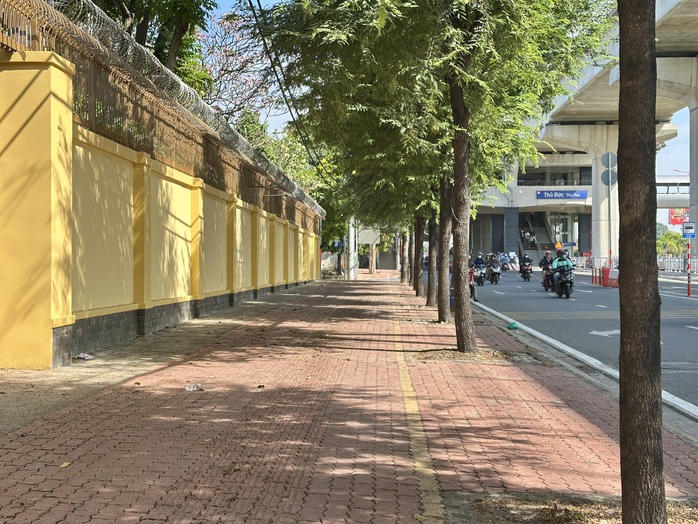 Lòng đường ngăn nắp, vỉa hè thông thoáng- Ảnh 2. Lòng đường ngăn nắp, vỉa hè thông thoáng- Ảnh 2.