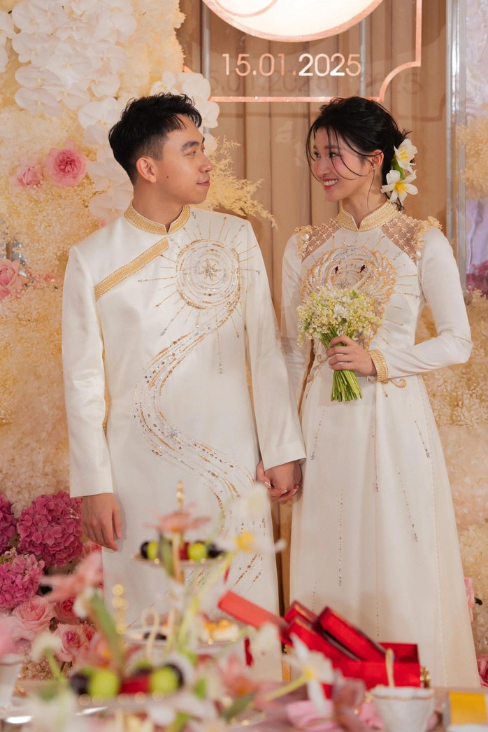 Bộ áo dài đặc biệt trong lễ hỏi của Á hậu Phương Nhi với thiếu gia- Ảnh 3. Bộ áo dài đặc biệt trong lễ hỏi của Á hậu Phương Nhi với thiếu gia- Ảnh 3.