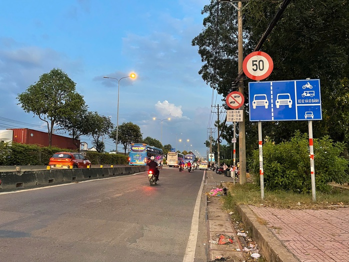 Lòng đường ngăn nắp, vỉa hè thông thoáng- Ảnh 3. Lòng đường ngăn nắp, vỉa hè thông thoáng- Ảnh 3.