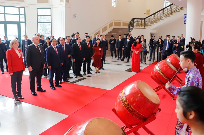 Hai Thủ tướng Việt Nam, Nga dự chương trình nghệ thuật- Ảnh 2. Hai Thủ tướng Việt Nam, Nga dự chương trình nghệ thuật- Ảnh 2.